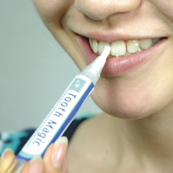 〜暮らしの幸便〜　健康グッズからファッションまで話題の商品満載！-<<完売>>歯のマニキュア トゥースマジック☆塗って約10秒！塗るだけで歯を白くコーティング！ width=