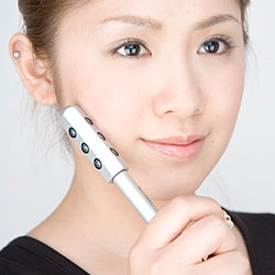 〜暮らしの幸便〜　健康グッズからファッションまで話題の商品満載！-1日3分プラチナでコロコロエステ♪ヤーマン プラチナゲルマローラー【送料無料】【新聞掲載】（美顔ローラー フェイスローラー） width=