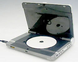 Mustek�� TV�`���[�i�[���� 8.4�C���`TFT�|�[�^�u��DVD�v���[���[�F����