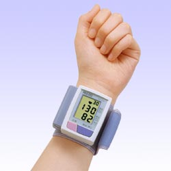 コンパクト手首式 デジタル血圧計 WS-500